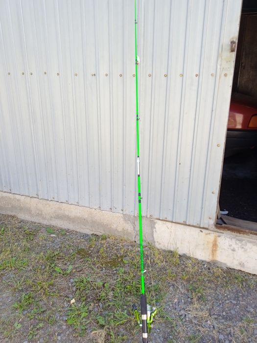 Продам Спиннинг в хорошем состояние