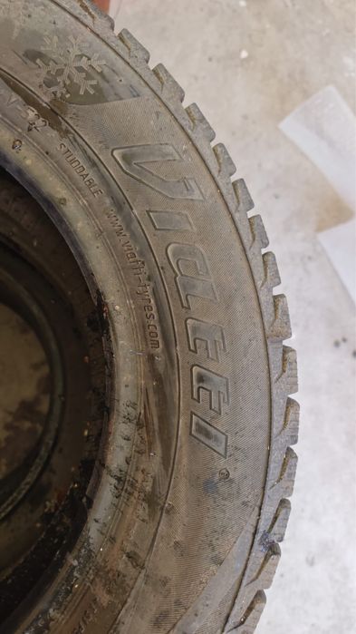 Продам зимнюю резину комплект 225/55R17