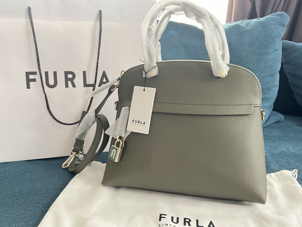 Furla Classic в бяло и зелено.100%оригинал..Със сериен номер,етикети