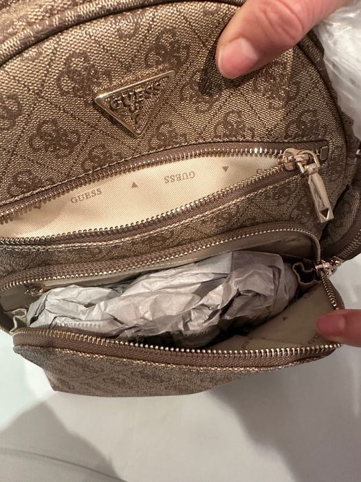 Чисто нова раница Guess