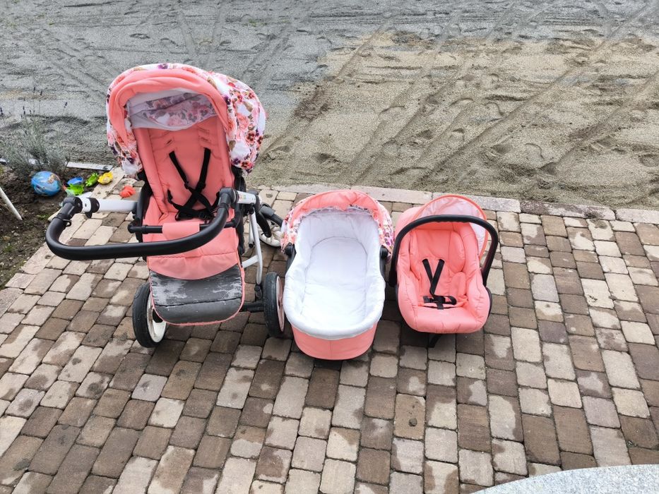Vând Carucior bebelusi 3in1
