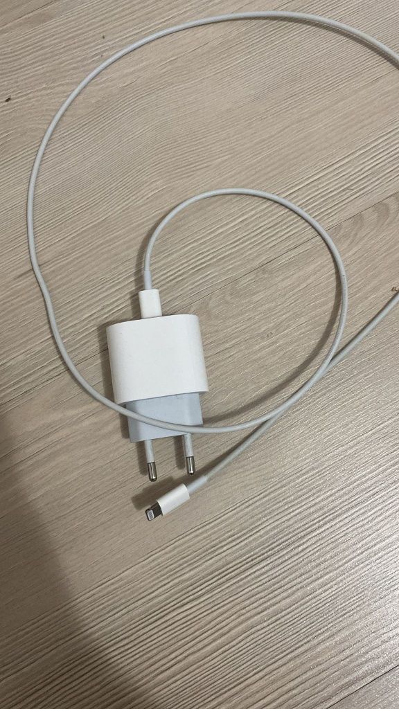 Vand casti si încărcător cu usb pentru iphone 4s,4c