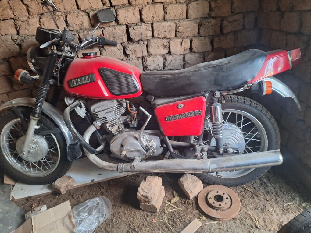 Sherobodda  motosikl sotiladi