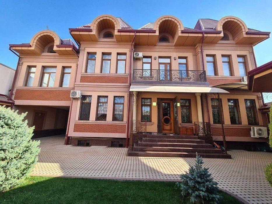 Nikitina ko‘chasida 3 qavatli uy sotiladi