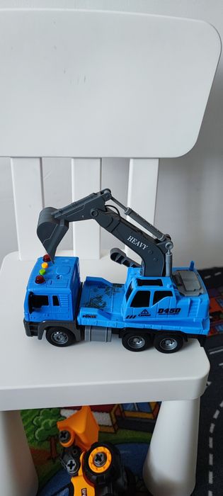 camion cu brat încărcător jeep