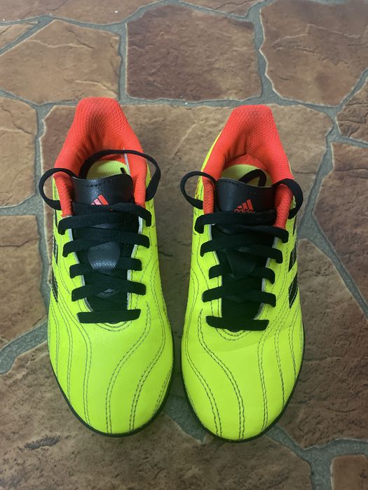 Ghete fotbal pentru copii,Adidas marimea 31, in stare impecabila!