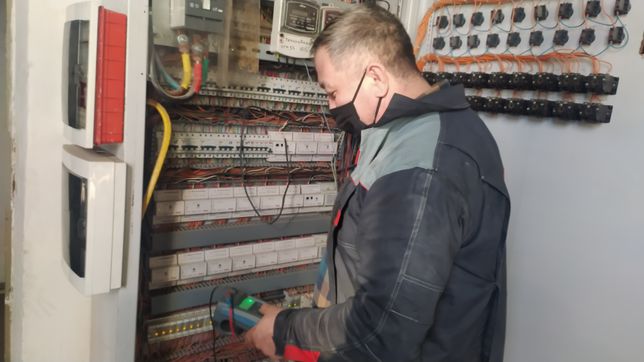 Хороший электрик 24/7 вызов и выезд на дом Алматы Недорого цены АВР