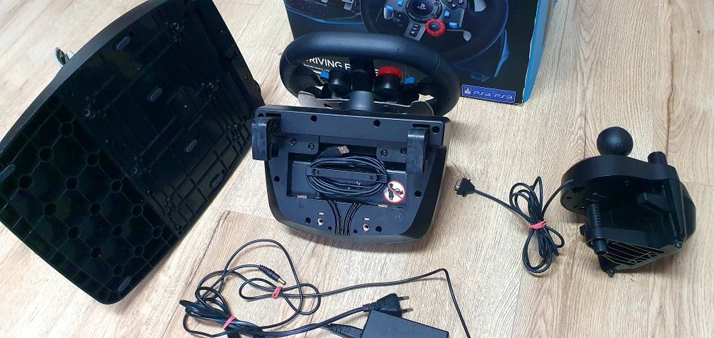 Gaming Volan Logitech G29 Volan+pedal+schimbător+adapter 

Funcționeaz