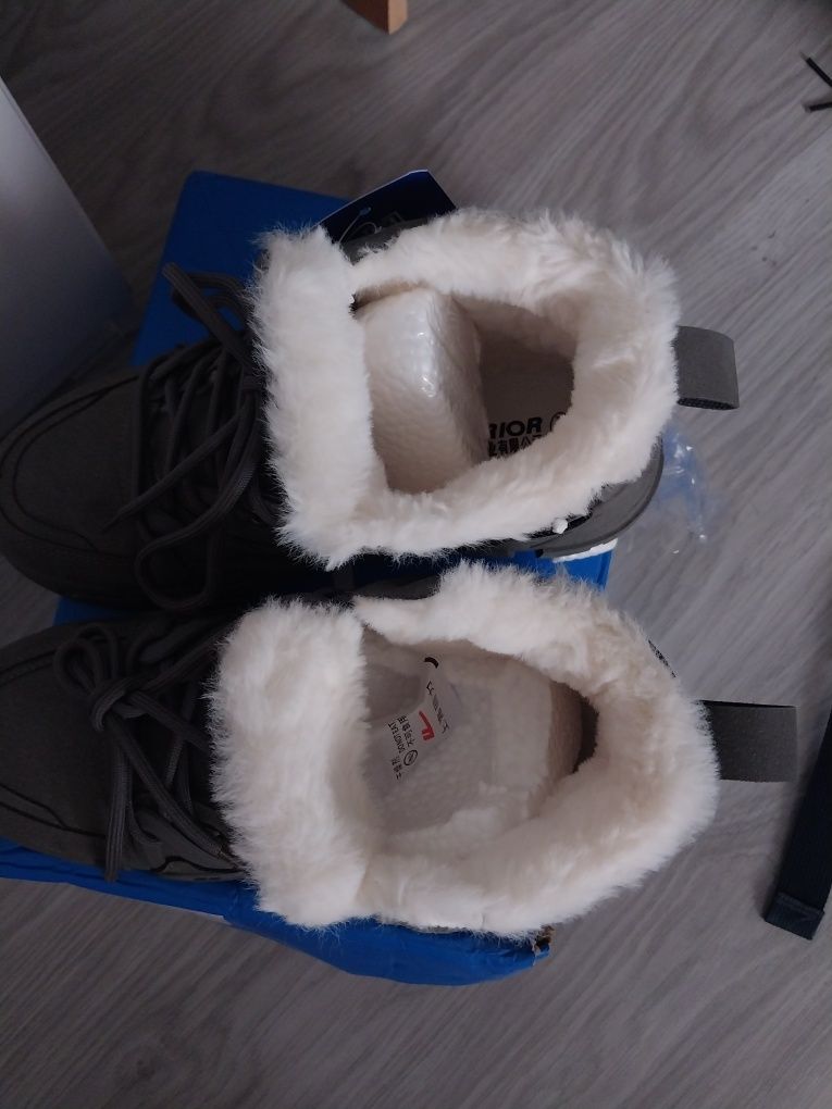 Продам зимнюю обувь