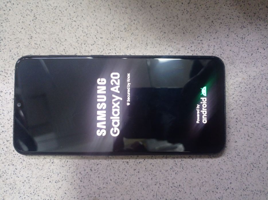 Продам Самсунг А20