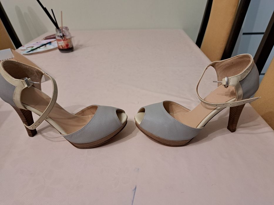 Sandale cu toc pentru doamne