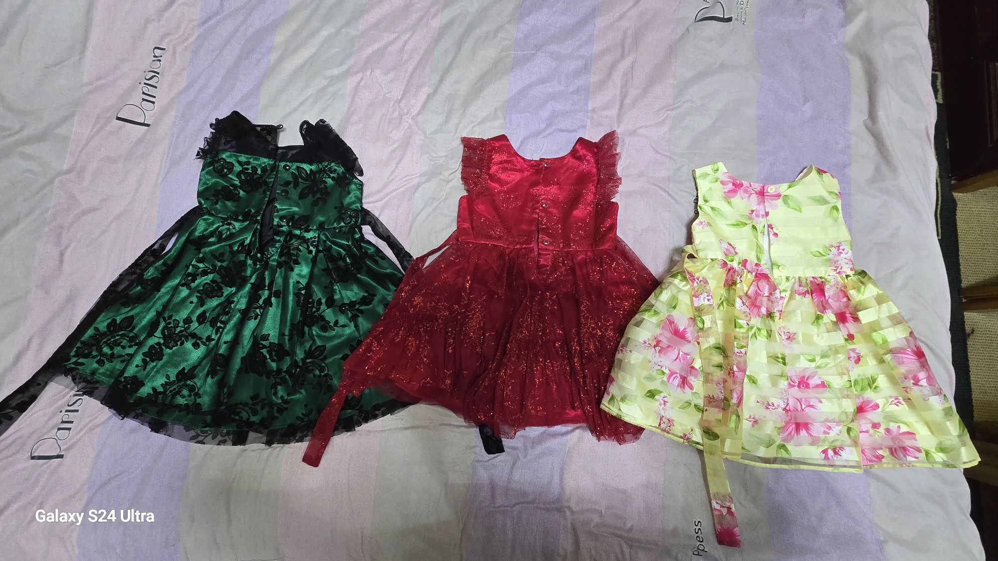 Продам нарядное платье для девочки 4-5лет!