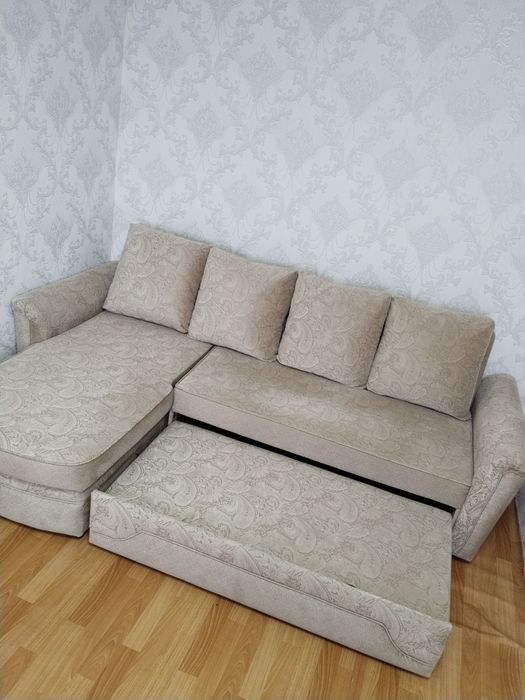 Угловой диван в отличном состояние!