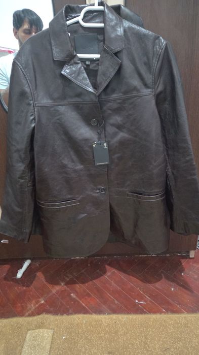 Vând geci de piele originale maximo duti culoare maro si negrui