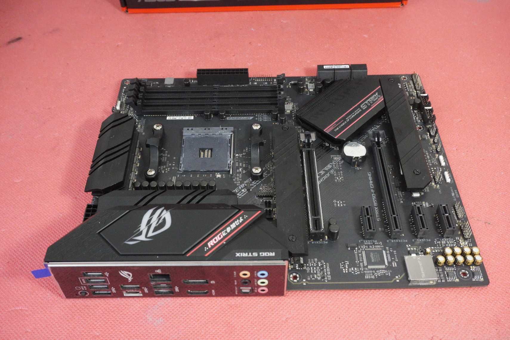 AM4 дъно дънна платка Asus B550-F ROG Strix / вкл ДДС