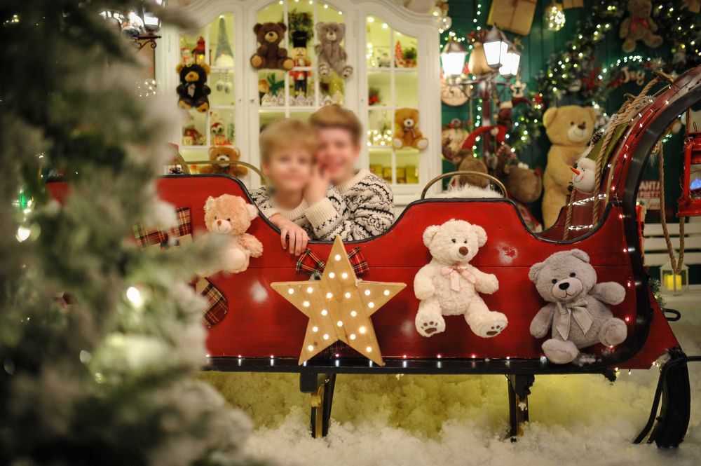 Sanie masiva veche din lemn decorativa sau pt sedinte foto Craciun