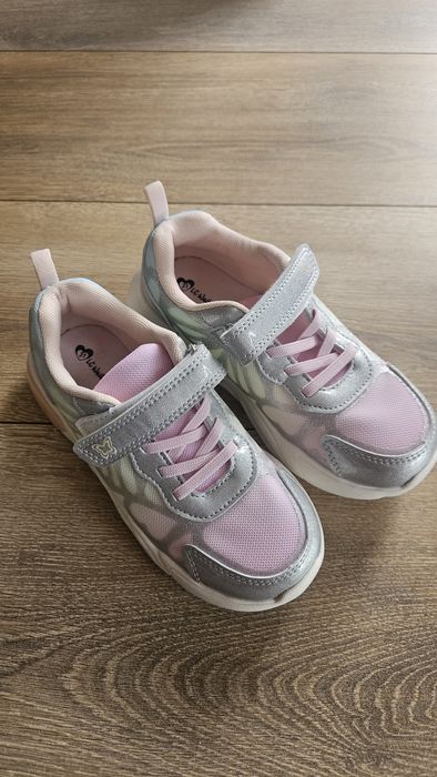 Încălțăminte copii LC Waikiki cu luminițe mărime 31