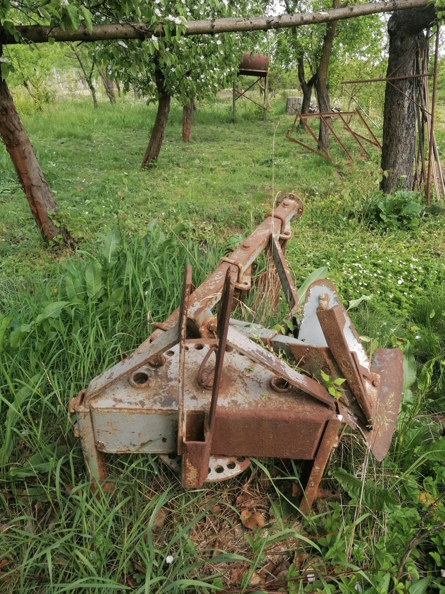 Tractor cu senile viticol Sv 445