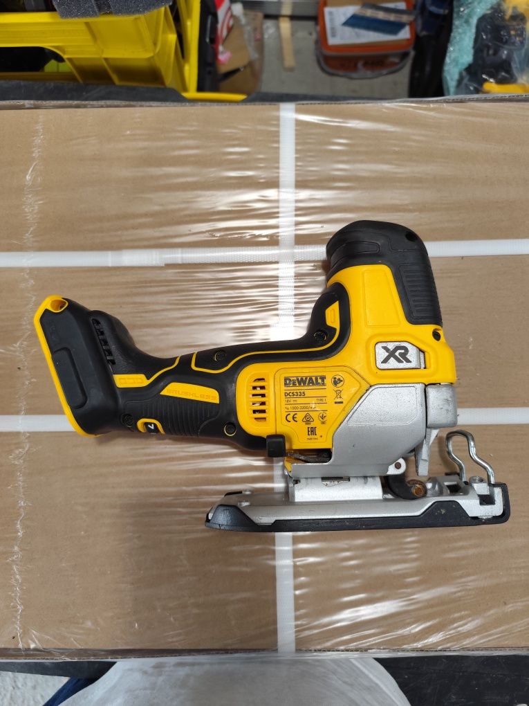 Като НОВО акумулаторен прободен трион зеге Девалт DeWALT DCS335