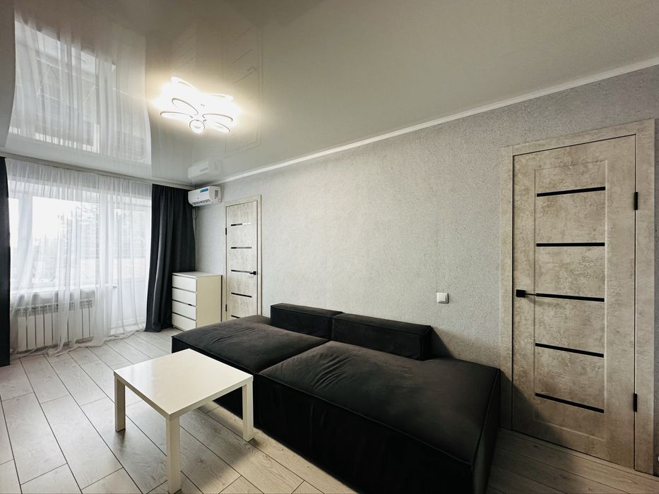 На 27-квартале предлагаем 2-комнатную квартиру на 2-этаже