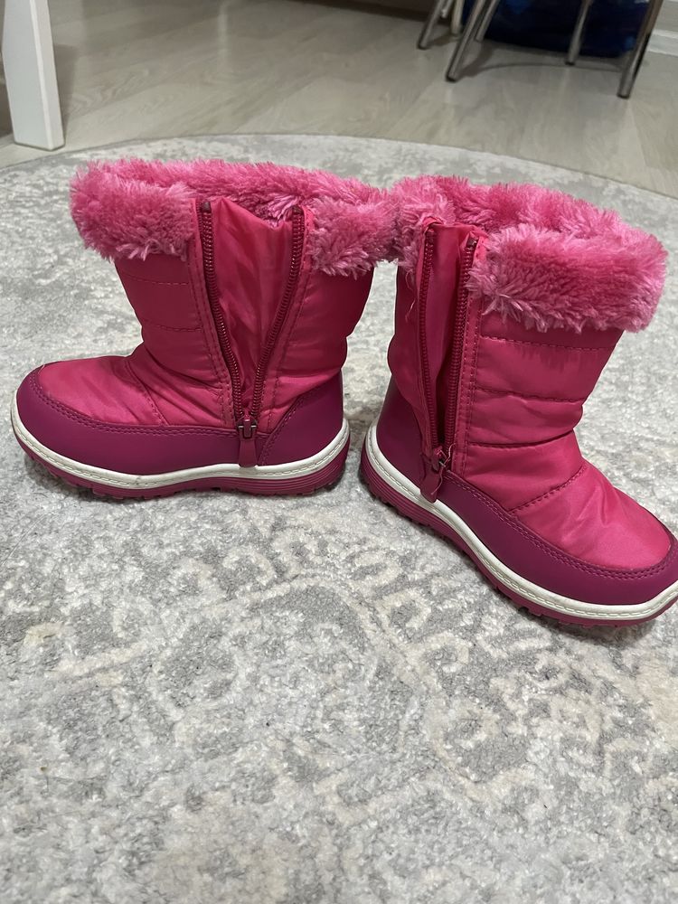 Продам зимние сапожки на девочку