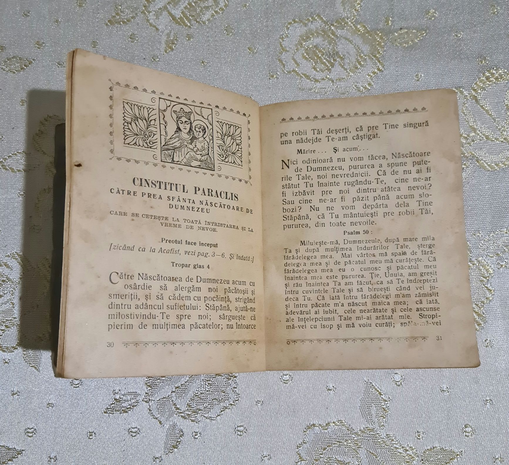 Carte religioasă veche, de colecție,,Acatistul și Paraclisul" 1943