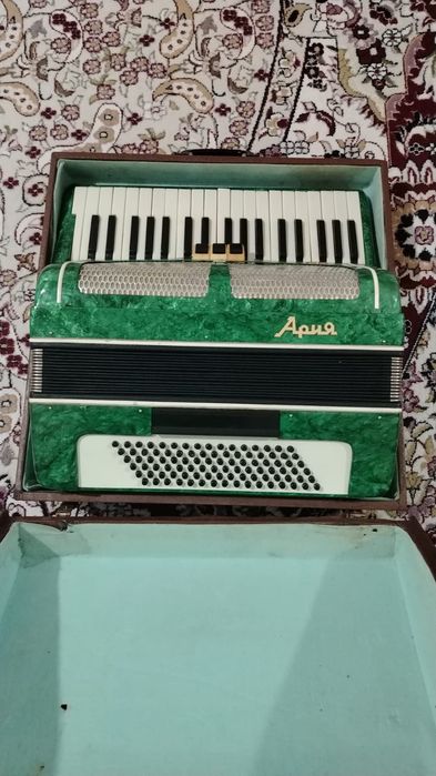 Аккордеон сатылады.