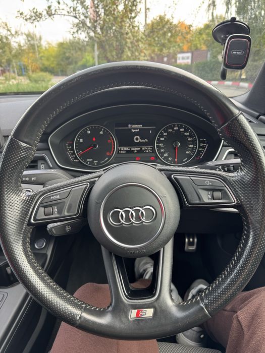 Audi A 4 2.0 TDI 190 cp S-Line Automat S Tronic Volan Dreapta