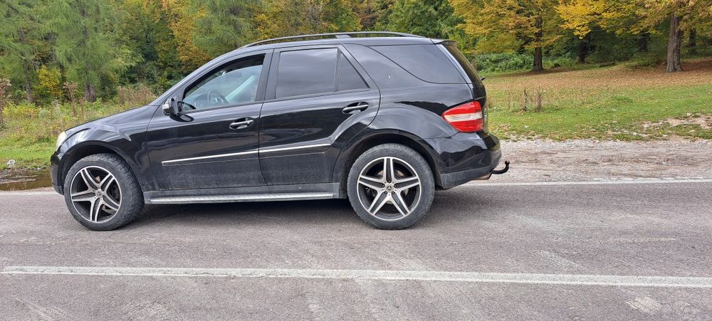 Vând mercedez ML