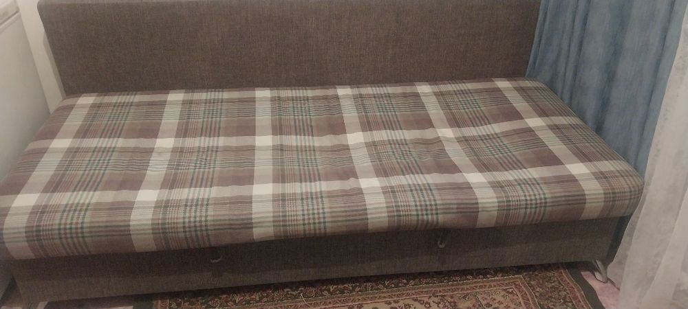 Продам диван,в нормальном состояний