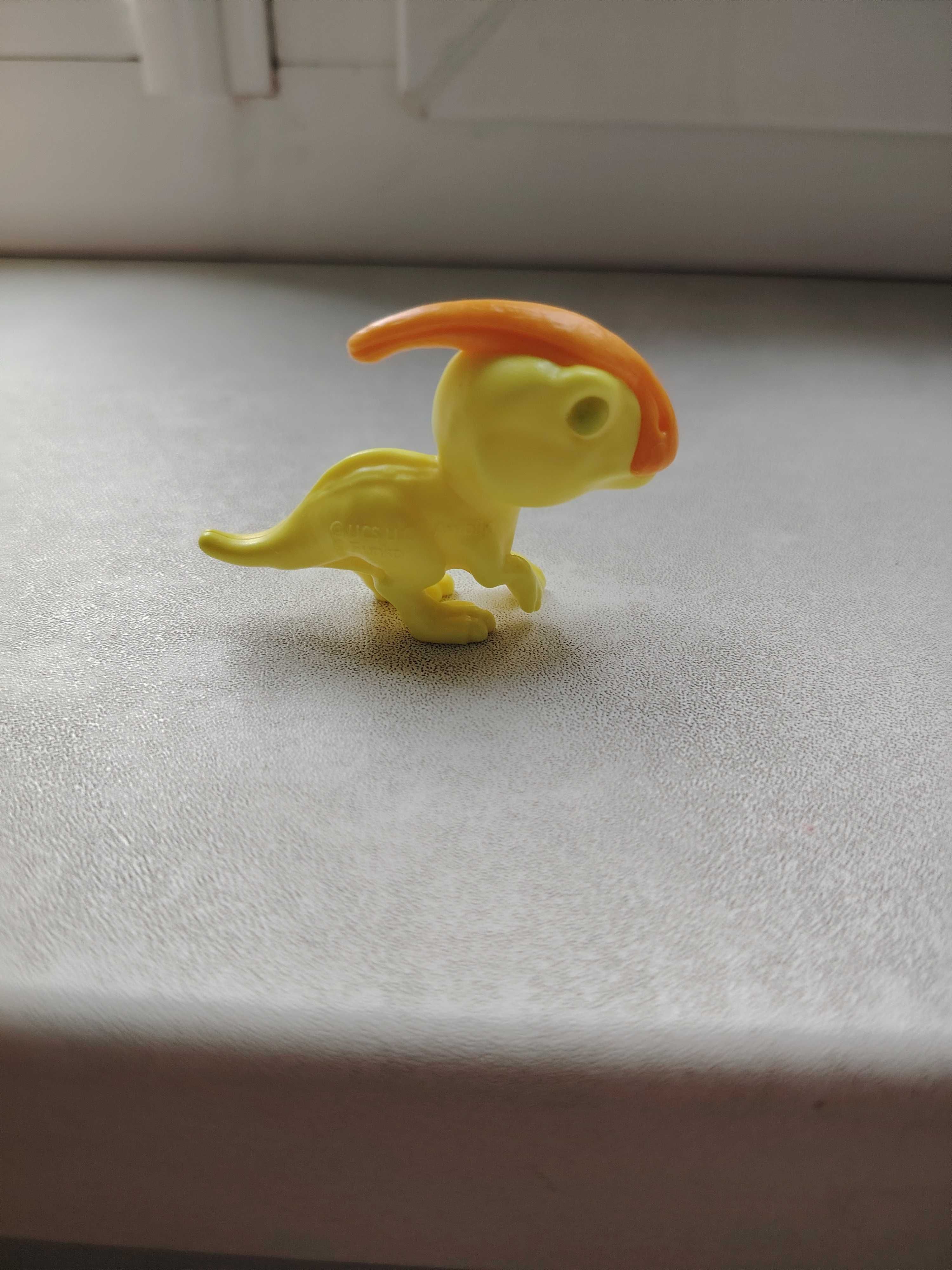 Динозавър Parasaurus от серията Jurassic world на Kinder joy