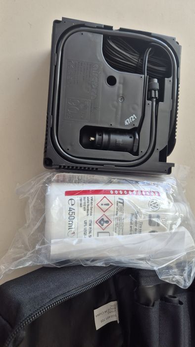 Оригинален компресор за гуми Фолксваген комплект с лепило и чанта VW