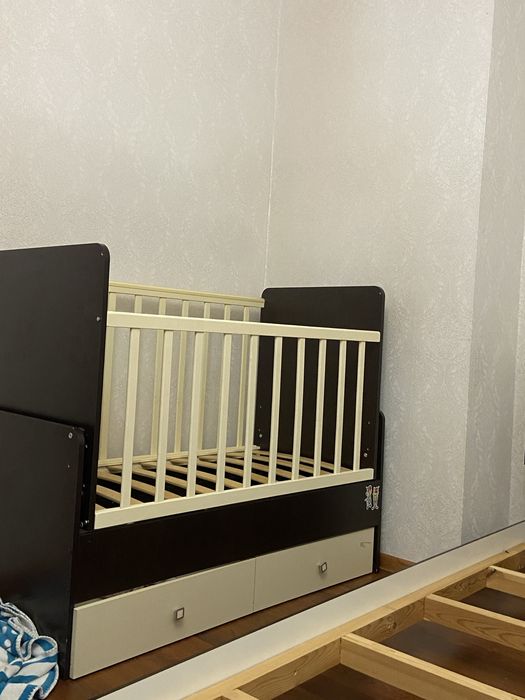 Детская кроватка без матраса