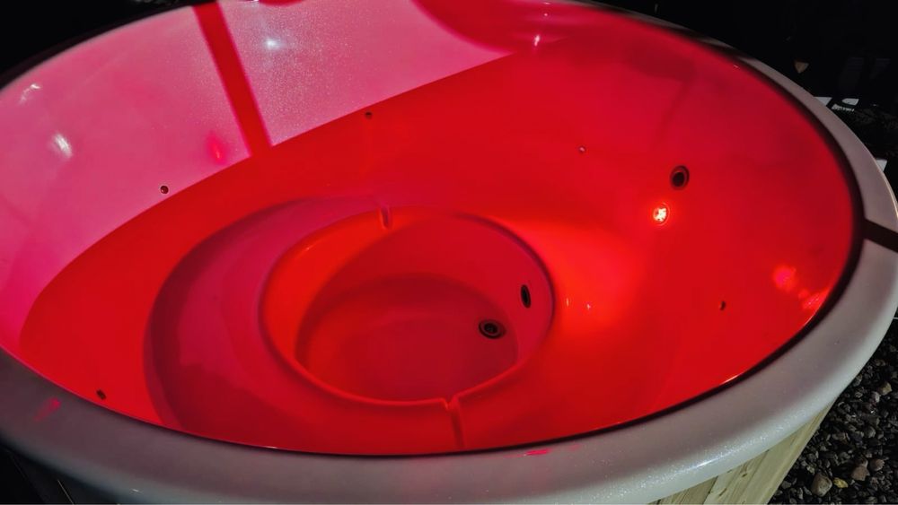 Ciubar de Top 5-6 persoane ! Jacuzzi /Aeromasaj /Bec pneumatic/Hottub