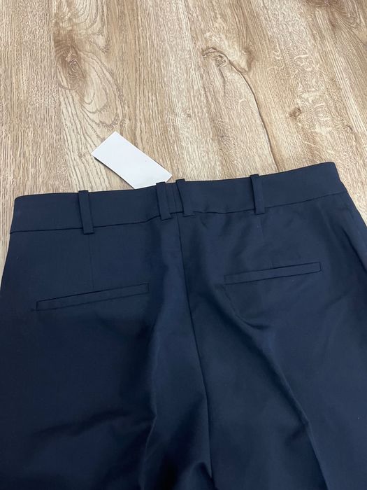 Нов тъмносин панталон Mango