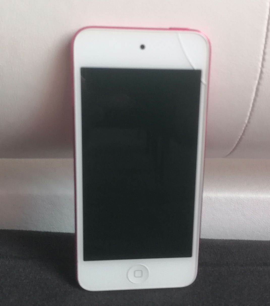 Продавам Apple IPod touch 5th-A1421-розов цвят