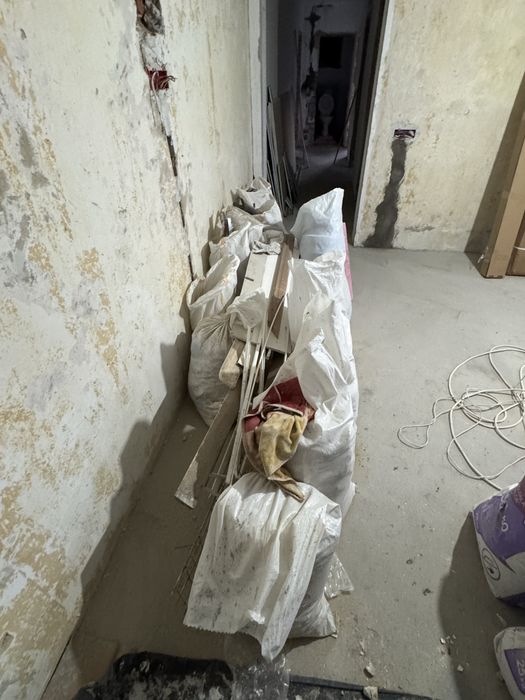 Caut om sa-mi debaraseze molozul