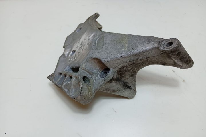 Suport motor 03L199207 Skoda Octavia a 2-a generatie seria