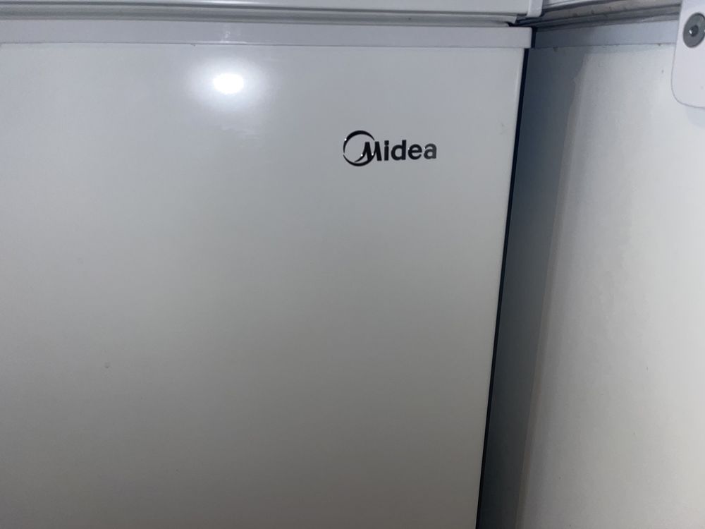 Морозильник Midea 290 л