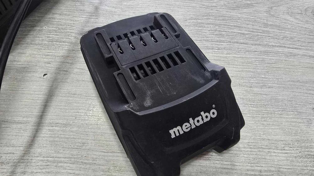 Зарядно Metabo SC 60 Plus и батерия Metabo D-72622