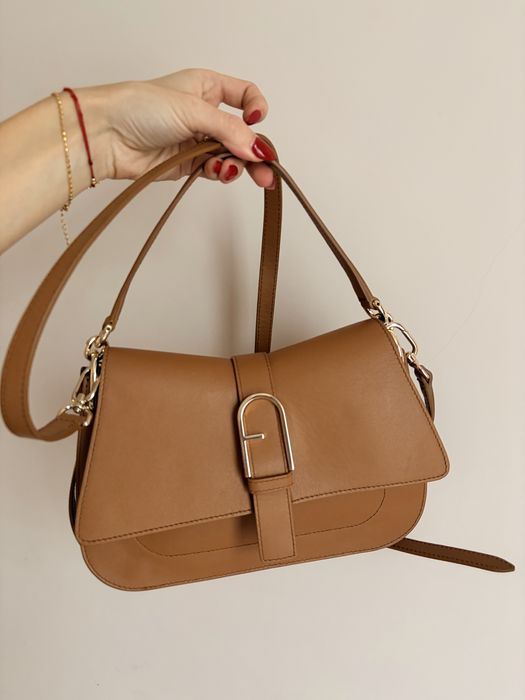 Furla flow цвят brandy