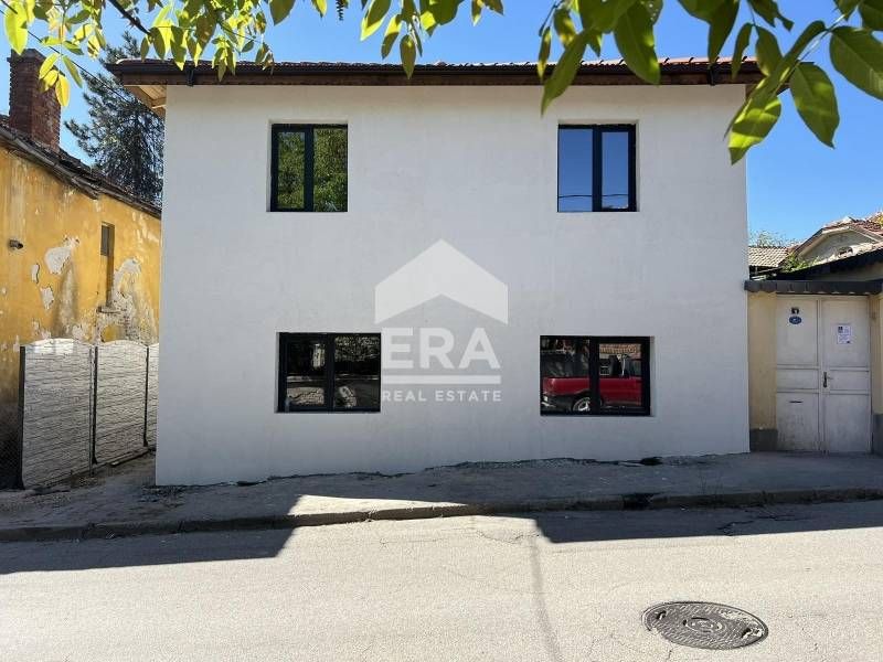 Нова двуетажна къща в кв. Любен Каравелов