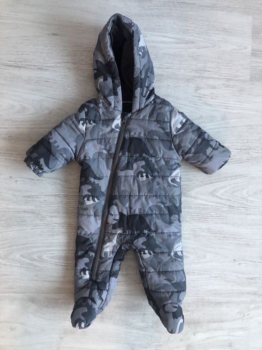 Vand haine iarna bebelus 0-12 luni (combinezon, geaca, pulover)