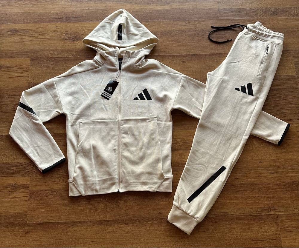 Мъжки,памучен екип Adidas в бежов цвят