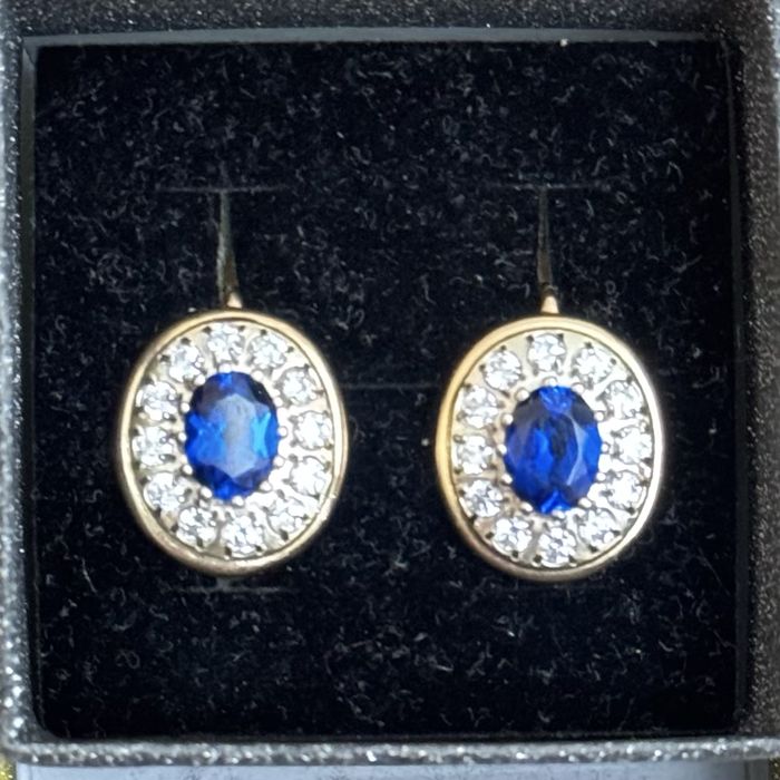 Продам золотые серьги