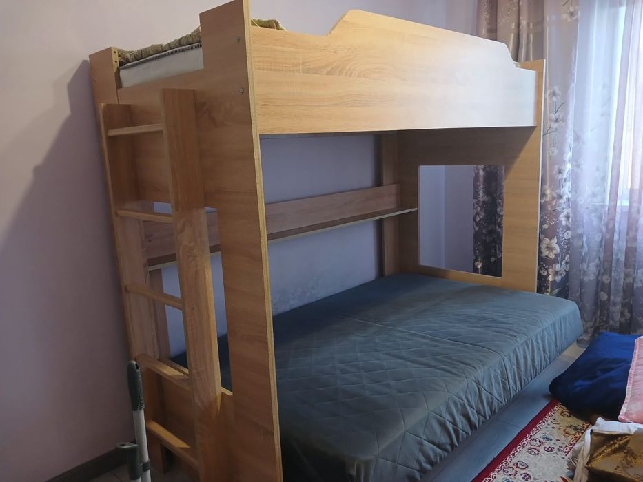 Продам двухъярусную кровать диван