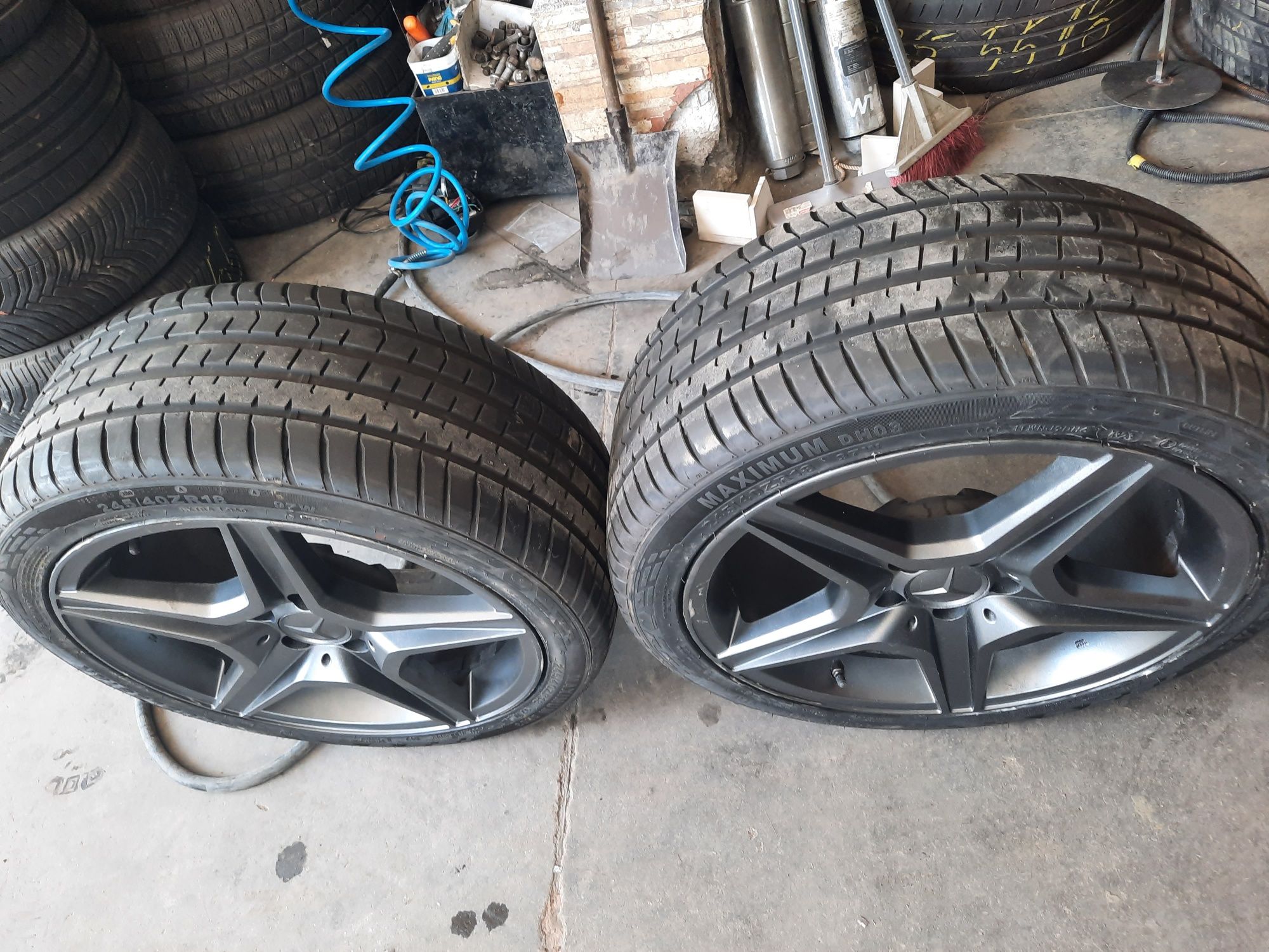 18ц . Mercedes Benz