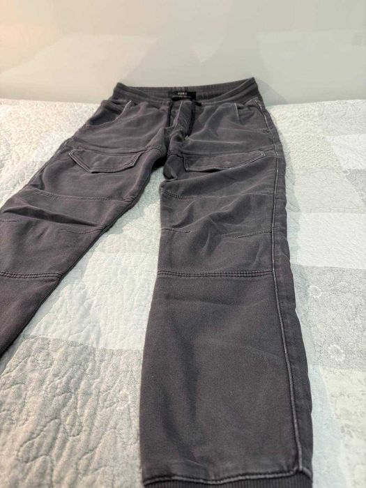 Панталон (мъжки) Zara черен / Панталон (мъжки) Hollister бежов