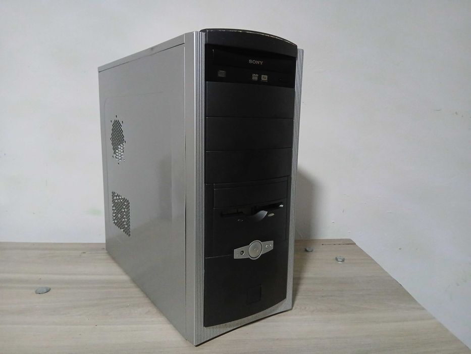Carcasa PC Argintie