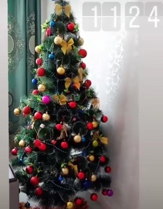 Продам елку красивую 10000 пушистую